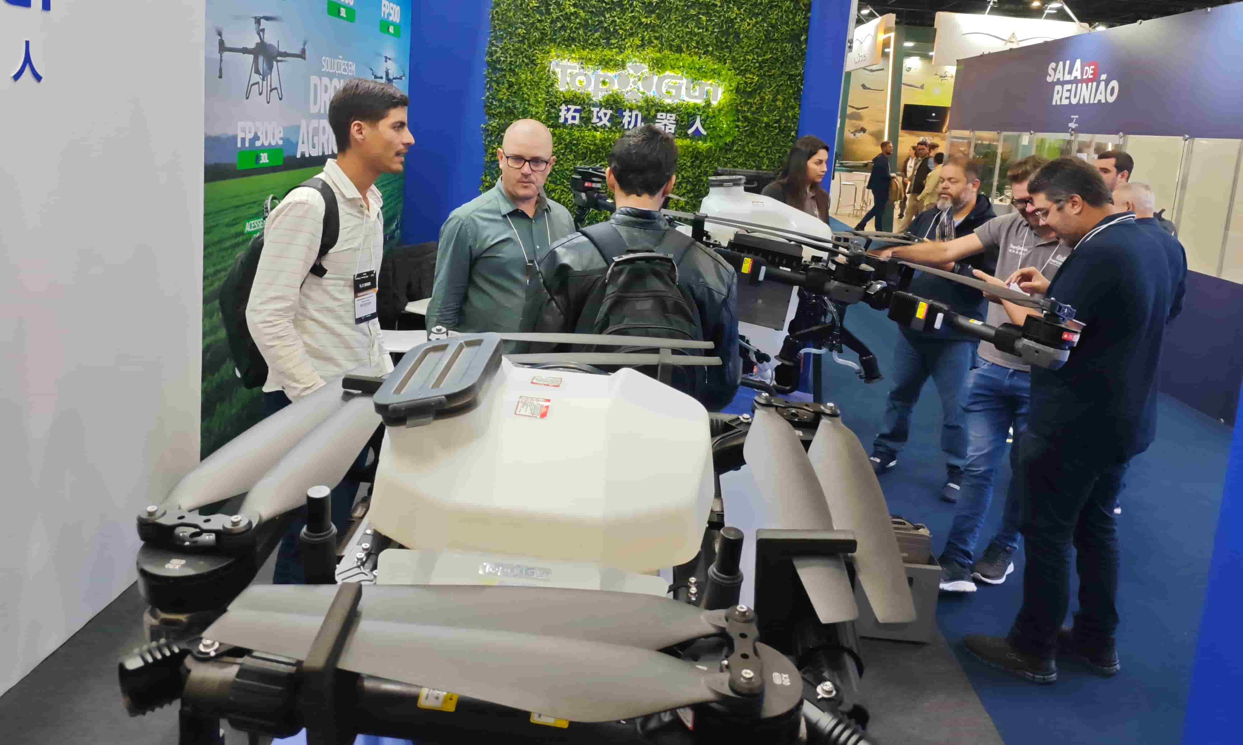 Máy bay không người lái Agri của TopXGun tại DroneShow 2025 ở Brazil